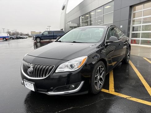 Used 2017 Buick Regal Sport Touring image 3