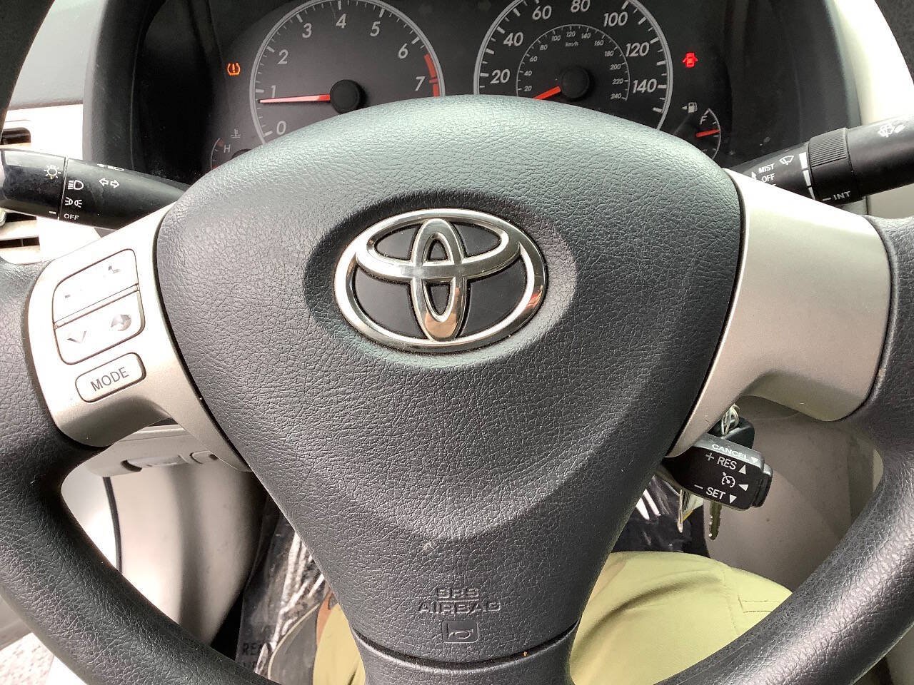 Used 2012 Toyota Corolla LE FWD image 35