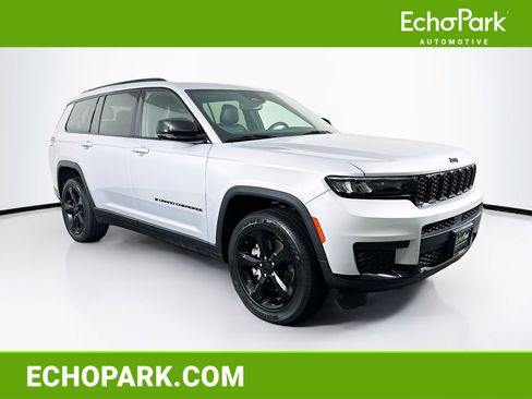 Used 2021 Jeep Grand Cherokee L Laredo image 1