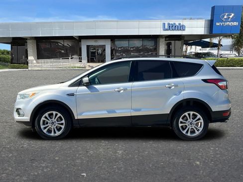 Used 2018 Ford Escape SE FWD image 6