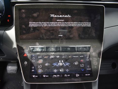 Used 2024 Maserati Grecale GT AWD/4WD image 17