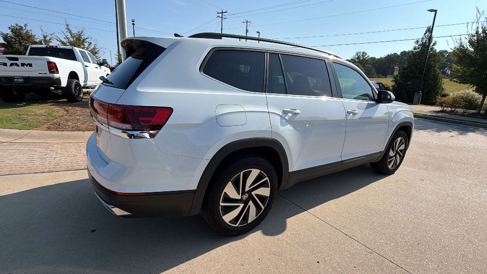 Used 2025 Volkswagen Atlas SE FWD image 8