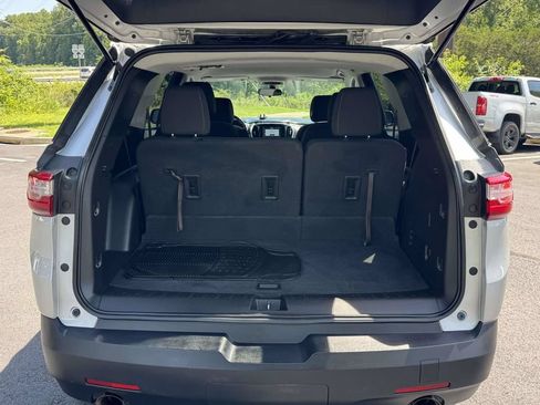 Used 2019 Chevrolet Traverse LT w/ LPO, Cargo Package FWD image 17