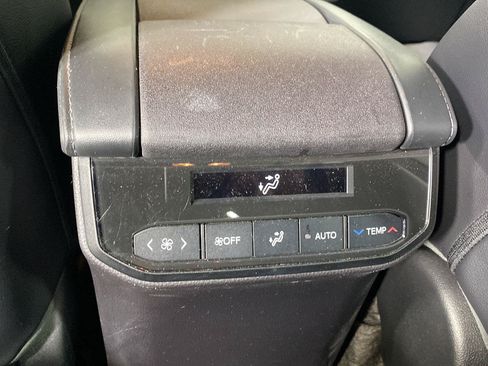 Used 2022 Toyota Highlander XSE AWD/4WD image 31