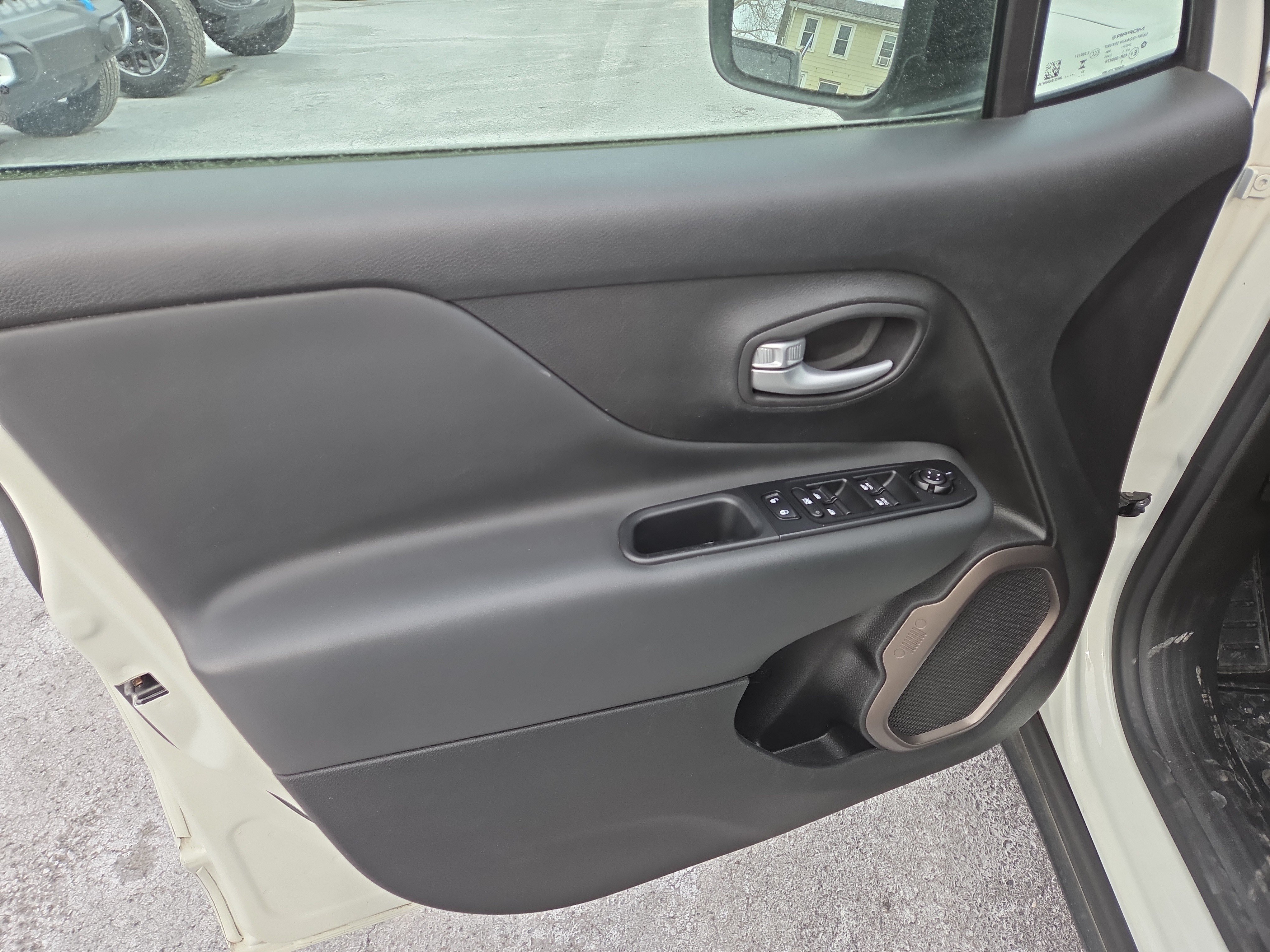 Certified 2023 Jeep Renegade Latitude AWD/4WD image 15