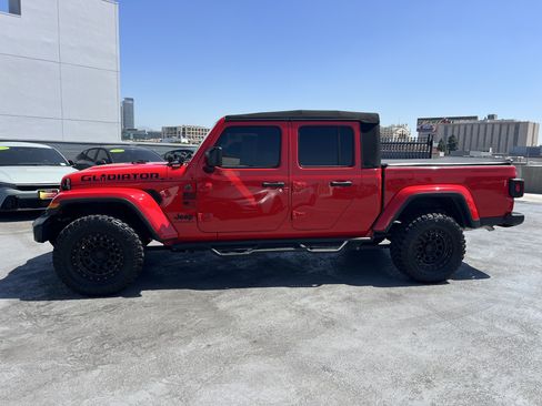 Used 2024 Jeep Gladiator Sport AWD/4WD image 3