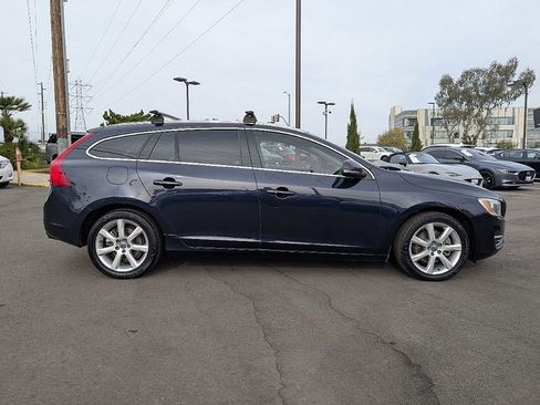 Used 2017 Volvo V60 T5 Premier w/ Convenience Package image 7