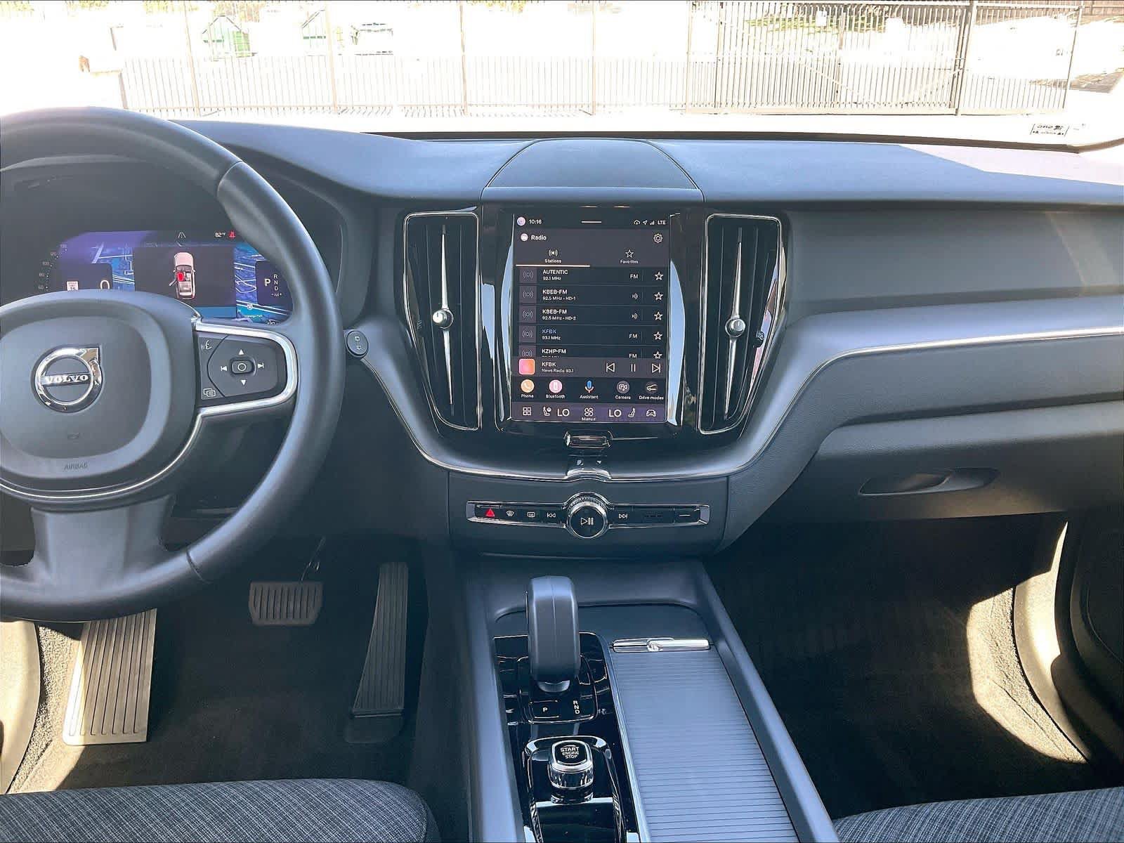 Used 2023 Volvo XC60 B5 Core AWD/4WD image 10