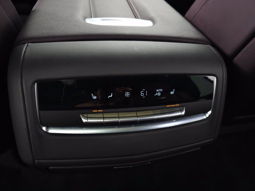 Used 2024 Cadillac Escalade Sport Platinum w/ LPO, ONYX Package AWD/4WD image 39