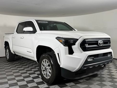 Used 2025 Toyota Tacoma SR5 AWD/4WD image 9