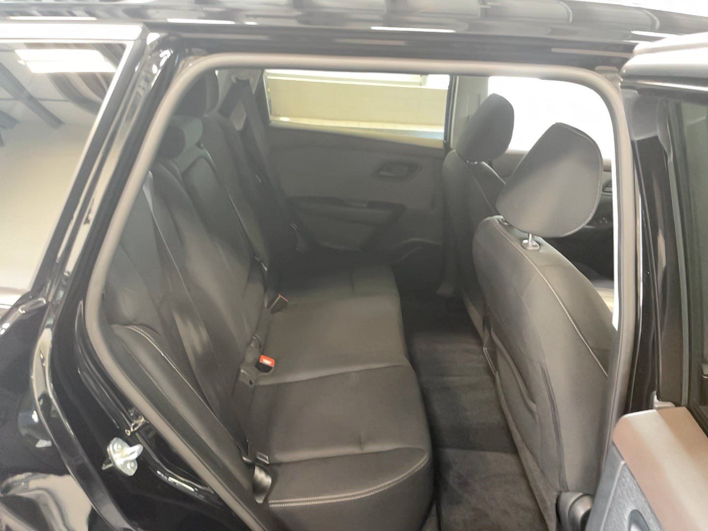 Used 2023 Nissan Rogue S AWD/4WD image 12