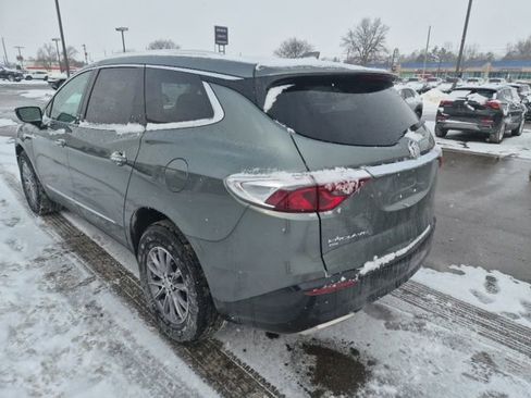 Used 2023 Buick Enclave Essence image 8