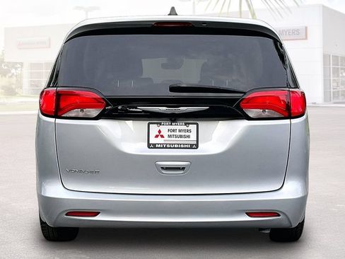Used 2023 Chrysler Voyager LX FWD image 18