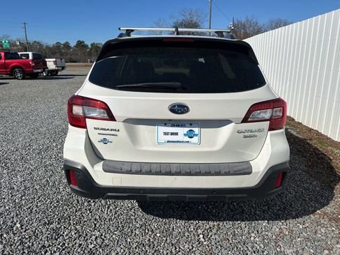 Used 2018 Subaru Outback 3.6R Touring image 4