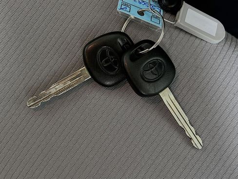 Used 2017 Toyota Corolla L w/ Carpet Mat Package (TMS) image 32