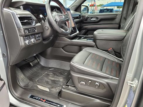 Used 2025 GMC Yukon AT4 Ultimate w/ LPO, Floor Liner Package AWD/4WD image 2