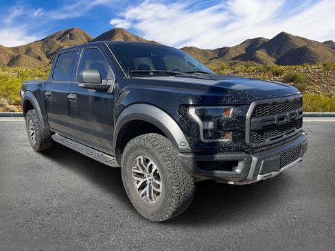Used 2018 Ford F150 Raptor w/ Equipment Group 801A Mid image 3