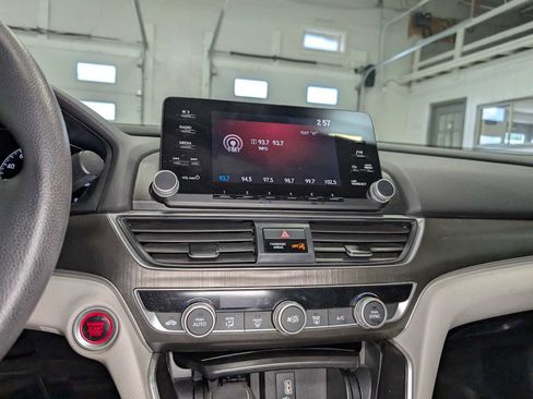 Used 2018 Honda Accord LX image 30