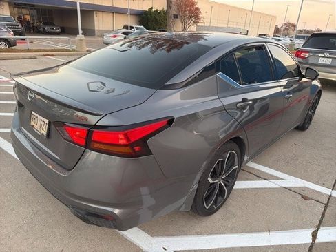 Used 2024 Nissan Altima 2.5 SR w/ SR Premium Package image 3