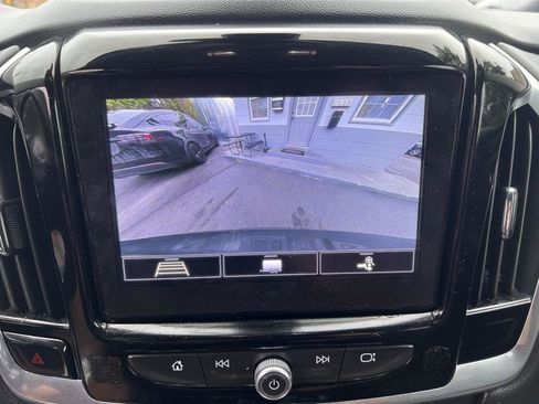 Used 2020 Chevrolet Traverse LT w/ Driver Confidence II Package AWD/4WD image 16