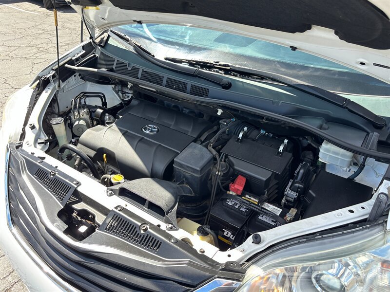 Used 2012 Toyota Sienna LE FWD image 20
