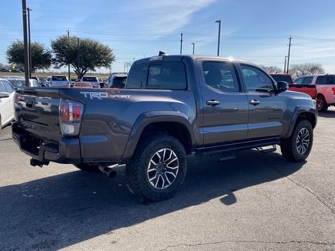 Used 2021 Toyota Tacoma TRD Sport w/ Technology Package image 4