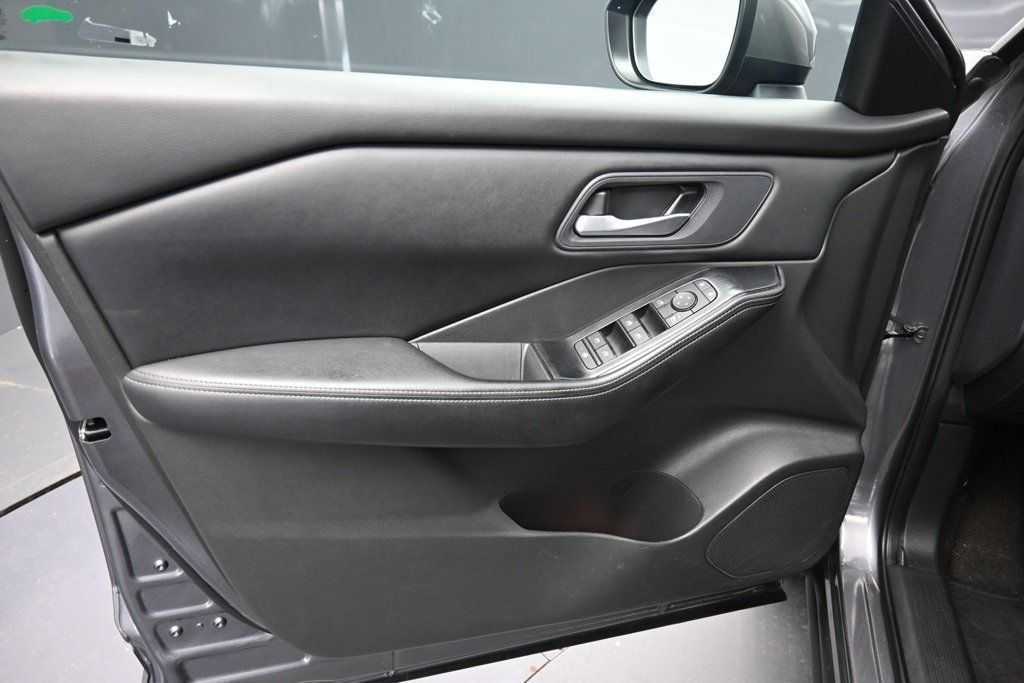 Used 2024 Nissan Rogue SV FWD image 18