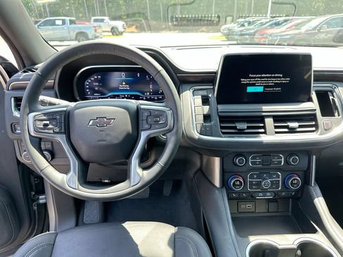 Used 2023 Chevrolet Tahoe Z71 w/ Luxury Package AWD/4WD image 19