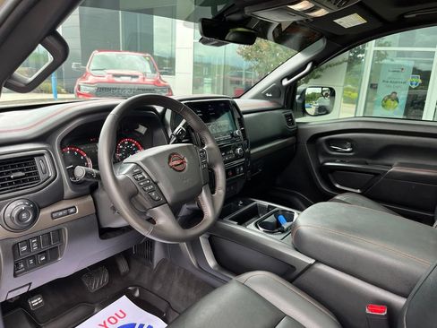 Used 2024 Nissan Titan PRO-4X w/ Pro-4x Convenience Package AWD/4WD image 7