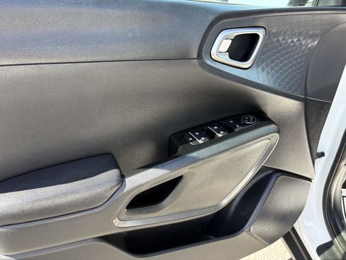 Used 2021 Kia Soul S FWD image 9