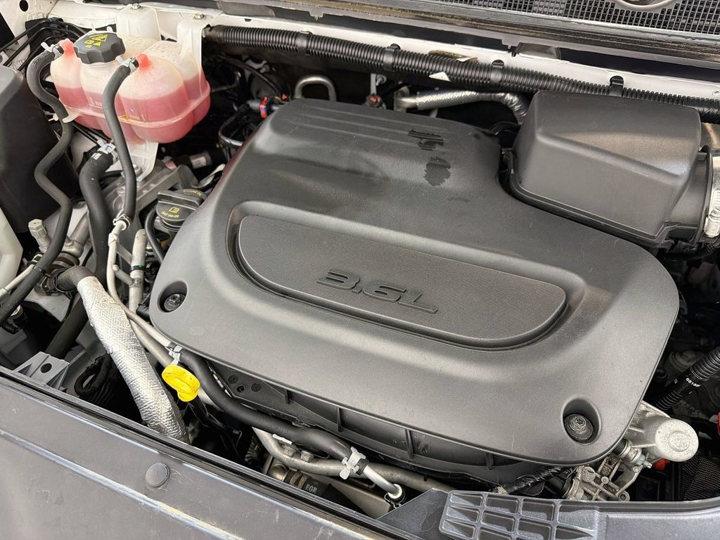 Used 2024 Chrysler Pacifica Limited FWD image 33
