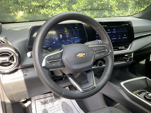 Used 2026 Chevrolet Equinox LT FWD image 17