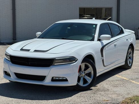 Used 2016 Dodge Charger SXT w/ Navigation & Travel Group RWD image 2