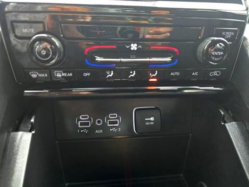 Certified 2025 Jeep Grand Cherokee Laredo X image 14