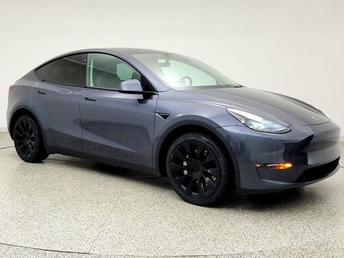 Used 2023 Tesla Model Y Long Range AWD/4WD image 3
