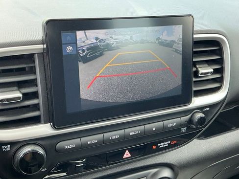 Used 2025 Hyundai Venue SEL FWD image 32