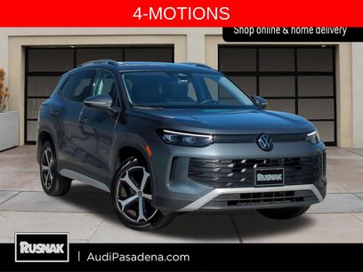 Used 2025 Volkswagen Tiguan SE w/ Panoramic Sunroof Package