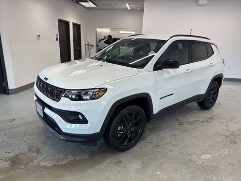 New 2026 Jeep Compass Latitude image 3