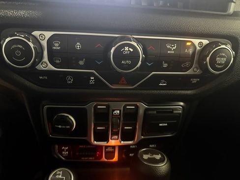 Used 2025 Jeep Wrangler Unlimited Sport AWD/4WD image 38