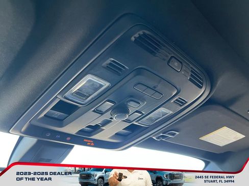 Used 2022 GMC Yukon XL Denali w/ Denali Premium Package image 33