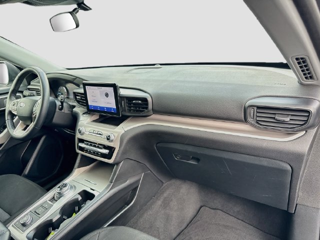 Used 2023 Ford Explorer XLT AWD/4WD image 36