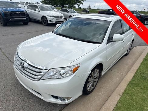 Used 2011 Toyota Avalon Limited image 3