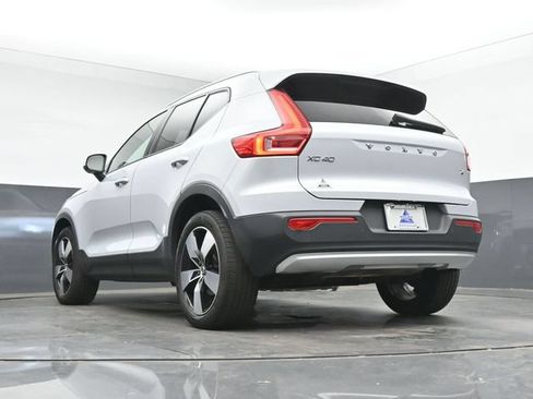 Used 2022 Volvo XC40 T4 Momentum FWD image 16