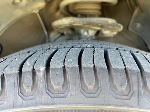 Used 2017 Toyota Highlander XLE image 12