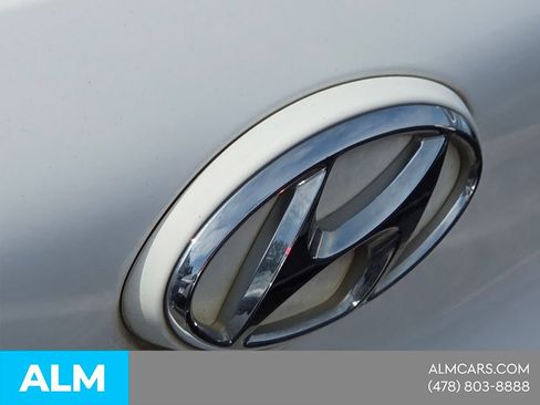 Used 2018 Hyundai Elantra GT FWD image 14