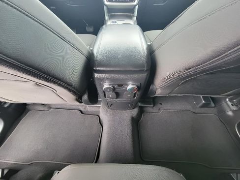 Used 2022 Ford Explorer XLT AWD/4WD image 28
