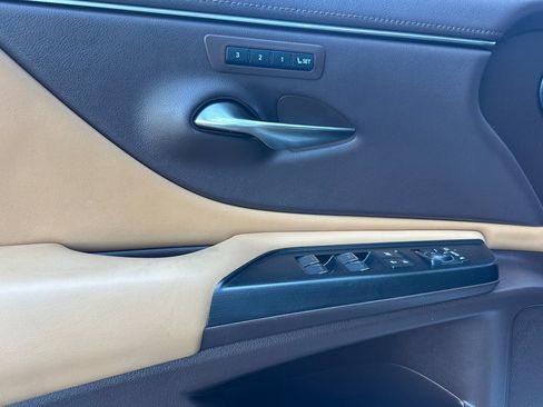 Certified 2021 Lexus ES 350 w/ Premium Package image 12