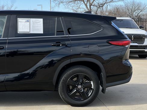 Used 2023 Toyota Highlander L image 6