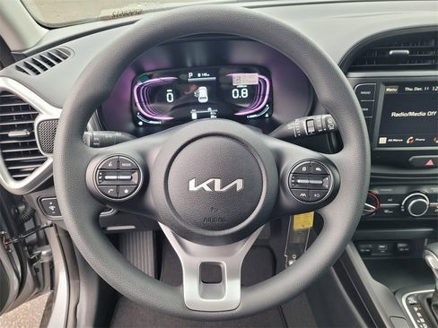 Used 2025 Kia Soul LX image 21