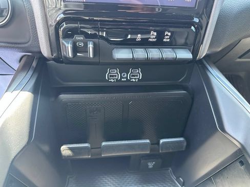 Used 2025 RAM 1500 Laramie AWD/4WD image 19